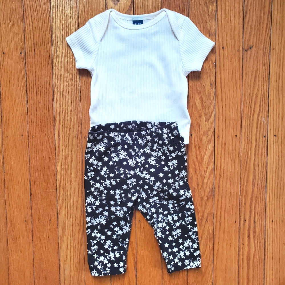 Gap & Old Navy Cream Bodysuit & Black Floral Leggings 0-3 M Baby Girl